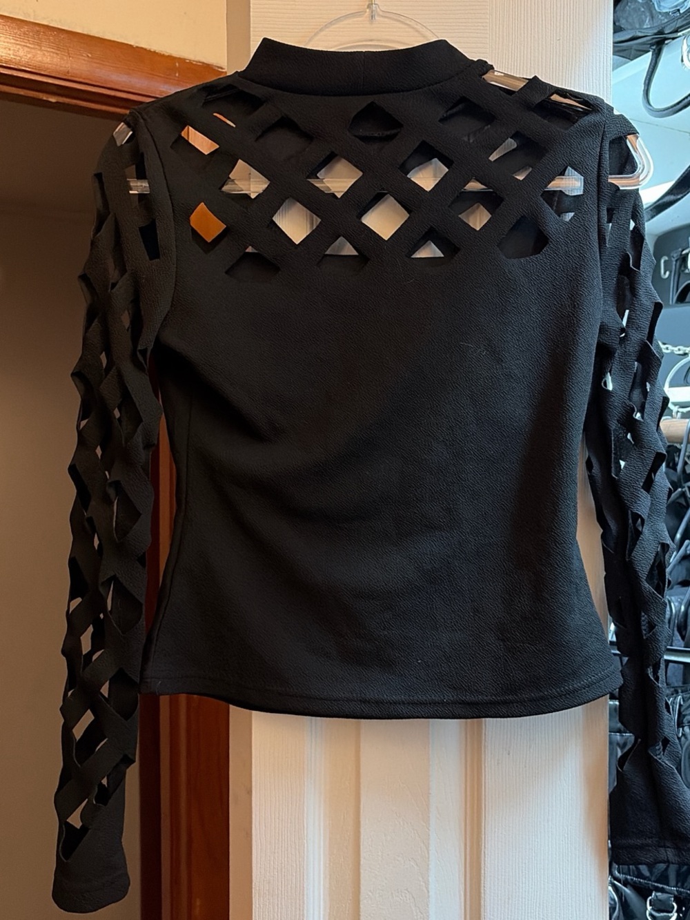 Black Lattice Cutout Long-Sleeve Top - Women - Picture 2 of 2